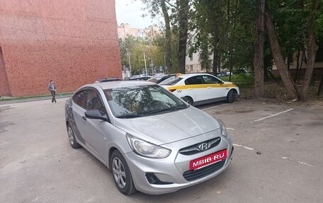 Hyundai Solaris II рестайлинг, 2012 год, 560 000 рублей, 11 фотография