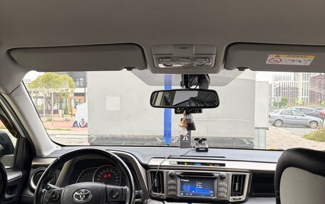 Toyota RAV4, 2015 год, 2 450 000 рублей, 10 фотография