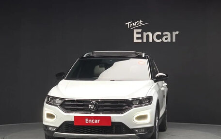 Volkswagen T-Roc I, 2022 год, 2 300 000 рублей, 2 фотография
