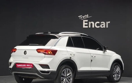 Volkswagen T-Roc I, 2022 год, 2 300 000 рублей, 3 фотография