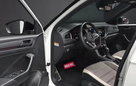 Volkswagen T-Roc I, 2022 год, 2 300 000 рублей, 15 фотография