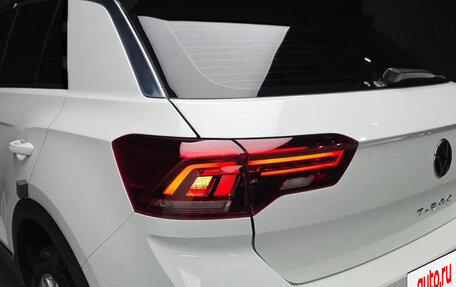 Volkswagen T-Roc I, 2022 год, 2 300 000 рублей, 26 фотография