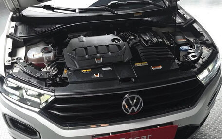Volkswagen T-Roc I, 2022 год, 2 300 000 рублей, 29 фотография