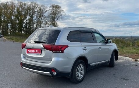Mitsubishi Outlander III рестайлинг 3, 2017 год, 1 699 999 рублей, 2 фотография