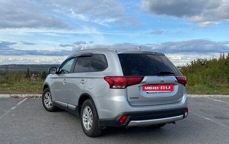 Mitsubishi Outlander III рестайлинг 3, 2017 год, 1 699 999 рублей, 4 фотография