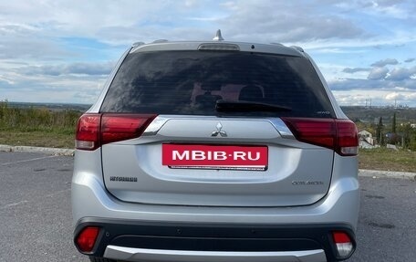Mitsubishi Outlander III рестайлинг 3, 2017 год, 1 699 999 рублей, 3 фотография