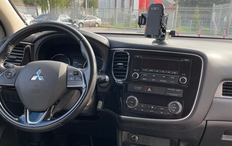 Mitsubishi Outlander III рестайлинг 3, 2017 год, 1 699 999 рублей, 9 фотография