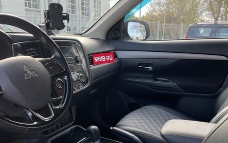 Mitsubishi Outlander III рестайлинг 3, 2017 год, 1 699 999 рублей, 11 фотография