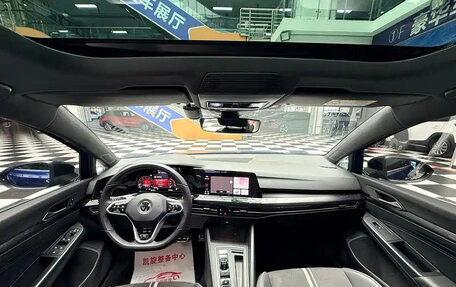 Volkswagen Golf VIII, 2022 год, 1 830 000 рублей, 9 фотография