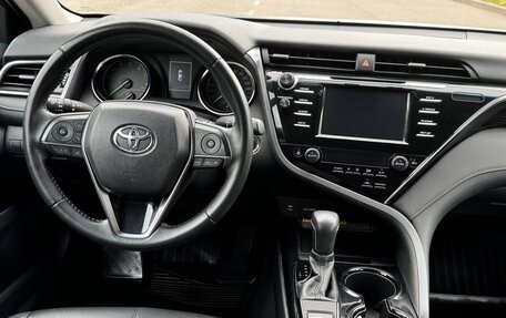 Toyota Camry, 2018 год, 2 440 000 рублей, 16 фотография