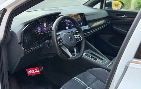 Volkswagen Golf VIII, 2022 год, 1 900 000 рублей, 8 фотография