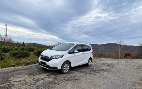 Honda Freed II, 2020 год, 1 400 000 рублей, 2 фотография