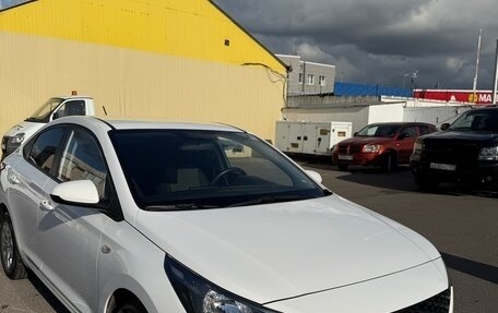 Hyundai Solaris II рестайлинг, 2021 год, 1 650 000 рублей, 3 фотография