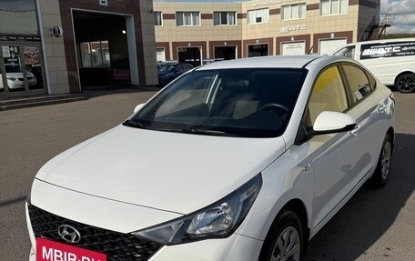 Hyundai Solaris II рестайлинг, 2021 год, 1 650 000 рублей, 2 фотография