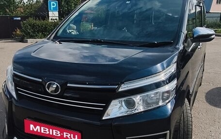 Toyota Voxy III, 2015 год, 1 760 000 рублей, 1 фотография