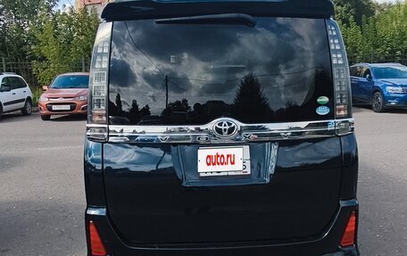 Toyota Voxy III, 2015 год, 1 760 000 рублей, 5 фотография