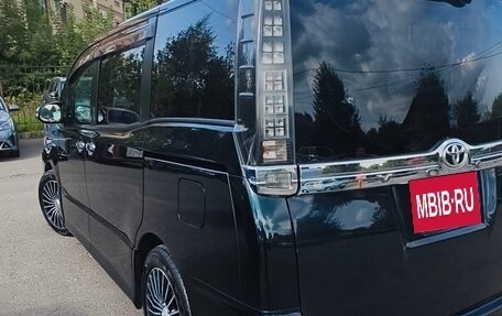 Toyota Voxy III, 2015 год, 1 760 000 рублей, 6 фотография