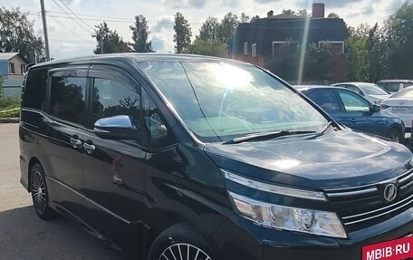 Toyota Voxy III, 2015 год, 1 760 000 рублей, 2 фотография