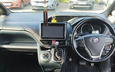 Toyota Voxy III, 2015 год, 1 760 000 рублей, 10 фотография