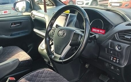Toyota Voxy III, 2015 год, 1 760 000 рублей, 9 фотография