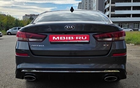 KIA Optima IV, 2019 год, 1 900 000 рублей, 2 фотография