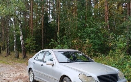 Mercedes-Benz C-Класс, 2002 год, 450 000 рублей, 1 фотография