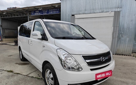 Hyundai Grand Starex Grand Starex I рестайлинг 2, 2014 год, 2 090 000 рублей, 2 фотография