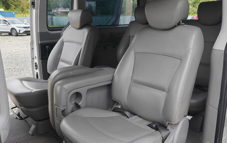 Hyundai Grand Starex Grand Starex I рестайлинг 2, 2014 год, 2 090 000 рублей, 15 фотография