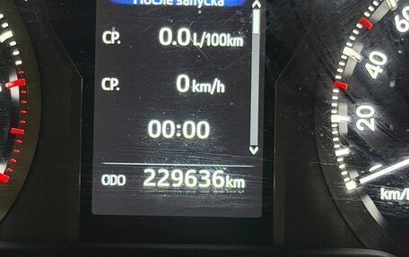 Toyota Land Cruiser Prado 150 рестайлинг 2, 2019 год, 4 500 000 рублей, 6 фотография