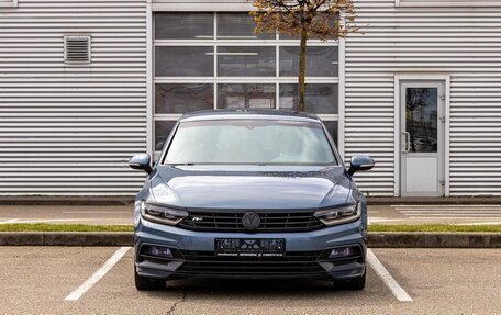 Volkswagen Passat B8 рестайлинг, 2018 год, 1 575 000 рублей, 2 фотография