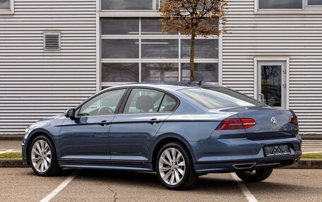 Volkswagen Passat B8 рестайлинг, 2018 год, 1 575 000 рублей, 4 фотография