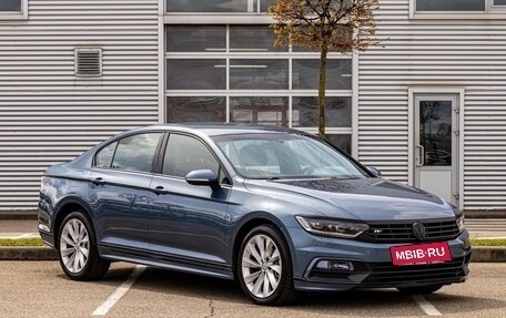Volkswagen Passat B8 рестайлинг, 2018 год, 1 575 000 рублей, 3 фотография
