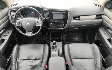 Mitsubishi Outlander III рестайлинг 3, 2012 год, 1 139 000 рублей, 10 фотография