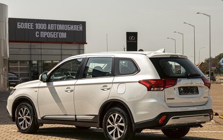 Mitsubishi Outlander III рестайлинг 3, 2021 год, 1 695 000 рублей, 3 фотография