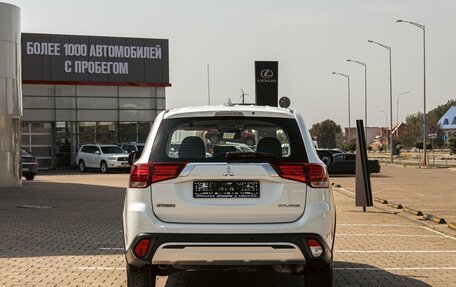 Mitsubishi Outlander III рестайлинг 3, 2021 год, 1 695 000 рублей, 4 фотография