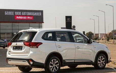 Mitsubishi Outlander III рестайлинг 3, 2021 год, 1 695 000 рублей, 5 фотография