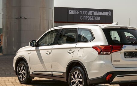 Mitsubishi Outlander III рестайлинг 3, 2021 год, 1 695 000 рублей, 8 фотография