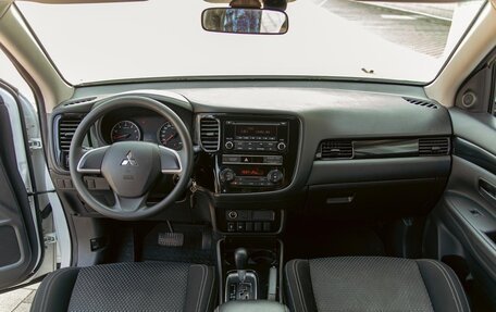 Mitsubishi Outlander III рестайлинг 3, 2021 год, 1 695 000 рублей, 14 фотография