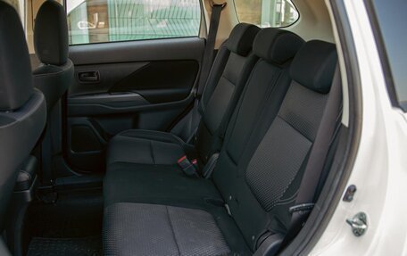 Mitsubishi Outlander III рестайлинг 3, 2021 год, 1 695 000 рублей, 15 фотография