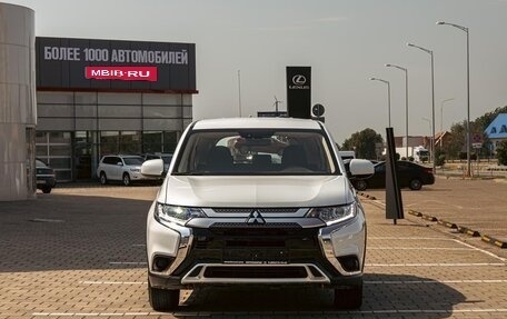 Mitsubishi Outlander III рестайлинг 3, 2021 год, 1 695 000 рублей, 2 фотография