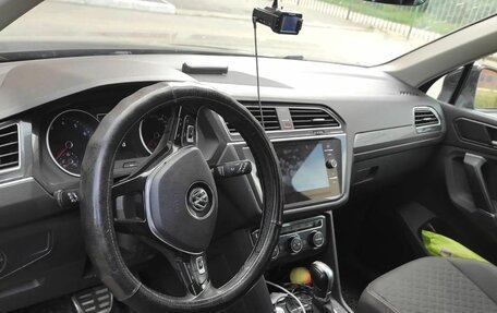 Volkswagen Tiguan II, 2018 год, 2 500 000 рублей, 2 фотография
