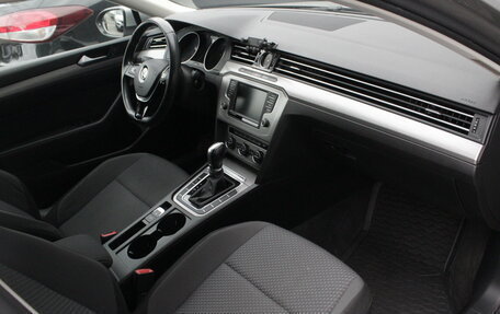 Volkswagen Passat B8 рестайлинг, 2016 год, 1 800 000 рублей, 10 фотография