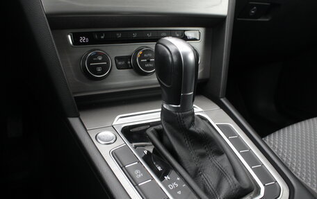 Volkswagen Passat B8 рестайлинг, 2016 год, 1 800 000 рублей, 17 фотография
