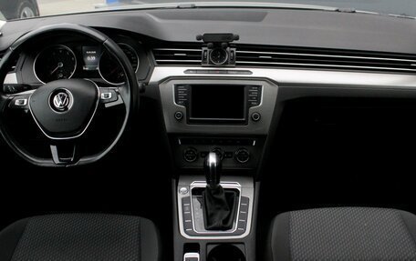Volkswagen Passat B8 рестайлинг, 2016 год, 1 800 000 рублей, 23 фотография