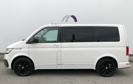 Volkswagen Multivan T6 рестайлинг, 2021 год, 11 000 000 рублей, 5 фотография