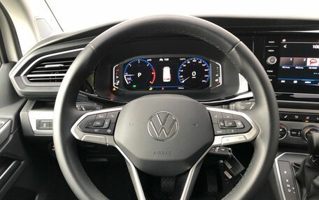 Volkswagen Multivan T6 рестайлинг, 2021 год, 11 000 000 рублей, 11 фотография
