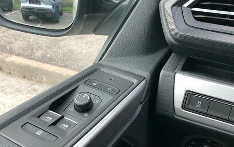 Volkswagen Multivan T6 рестайлинг, 2021 год, 11 000 000 рублей, 19 фотография