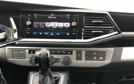 Volkswagen Multivan T6 рестайлинг, 2021 год, 11 000 000 рублей, 15 фотография