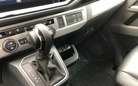 Volkswagen Multivan T6 рестайлинг, 2021 год, 11 000 000 рублей, 18 фотография