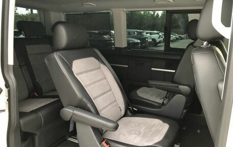 Volkswagen Multivan T6 рестайлинг, 2021 год, 11 000 000 рублей, 20 фотография